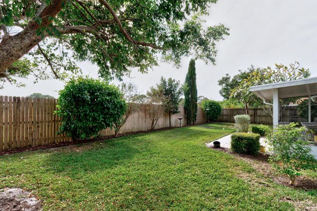 547 High Hawk Circle, Vero Beach, FL 32962