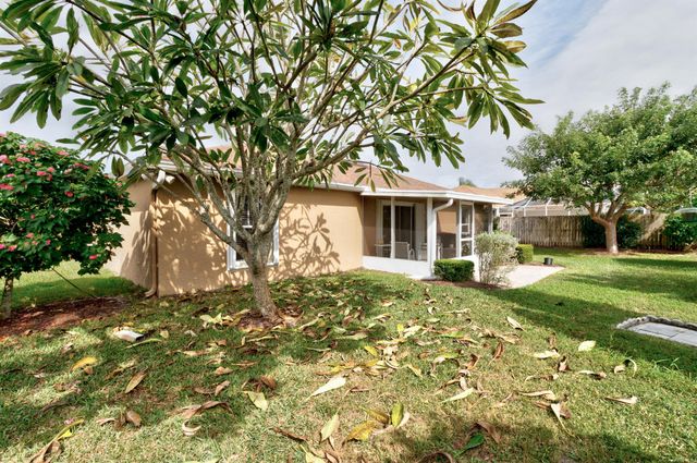 547 High Hawk Circle, Vero Beach, FL 32962