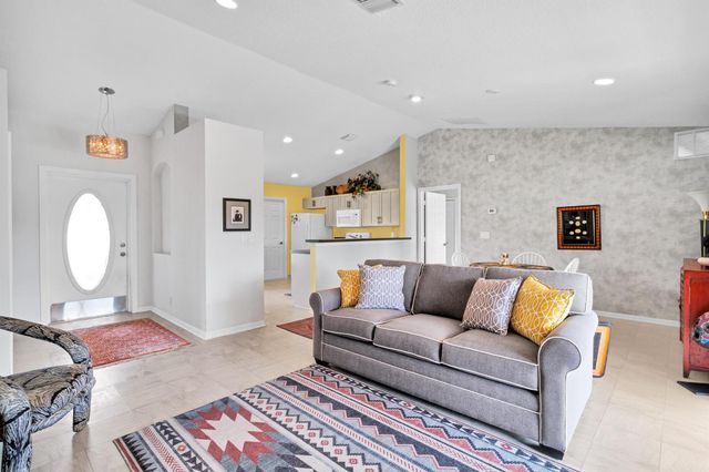 547 High Hawk Circle, Vero Beach, FL 32962