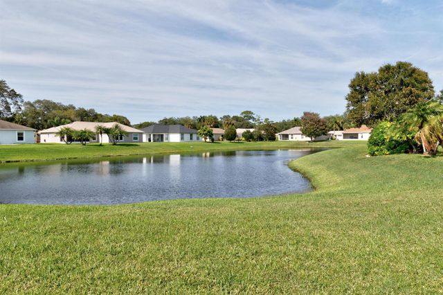 547 High Hawk Circle, Vero Beach, FL 32962
