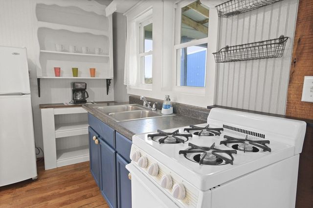 118 COUNTY RD 131, Higbee, MO 65257