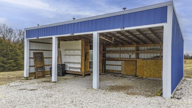 118 COUNTY RD 131, Higbee, MO 65257