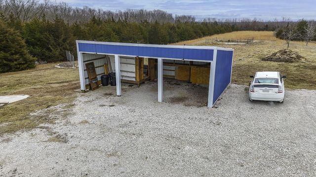 118 COUNTY RD 131, Higbee, MO 65257