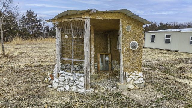 118 COUNTY RD 131, Higbee, MO 65257