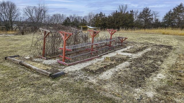 118 COUNTY RD 131, Higbee, MO 65257