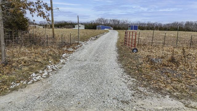 118 COUNTY RD 131, Higbee, MO 65257