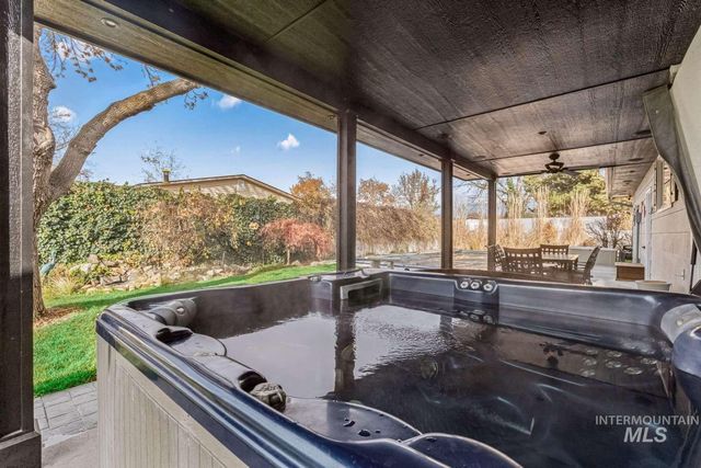 8720 W Cornwall Dr, Boise, ID 83704