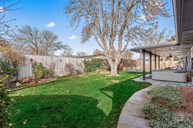 8720 W Cornwall Dr, Boise, ID 83704