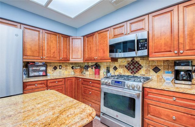 4901 HALLSTEAD WAY, Tampa, FL 33647