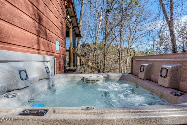 2148 Little Valley Road, Sevierville, TN 37862