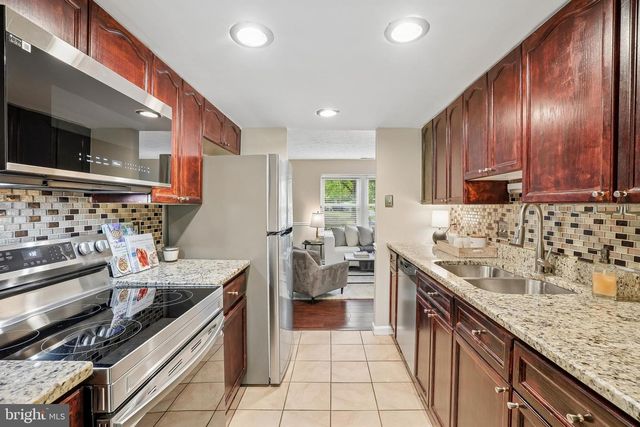 8236 CLAREMONT WOODS DR, Alexandria, VA 22309