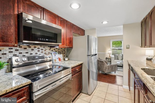 8236 CLAREMONT WOODS DR, Alexandria, VA 22309