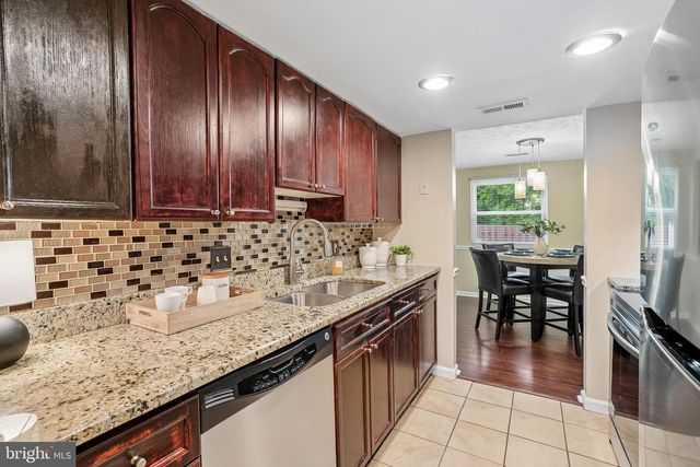 8236 CLAREMONT WOODS DR, Alexandria, VA 22309