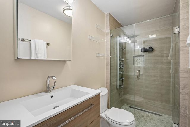 8236 CLAREMONT WOODS DR, Alexandria, VA 22309
