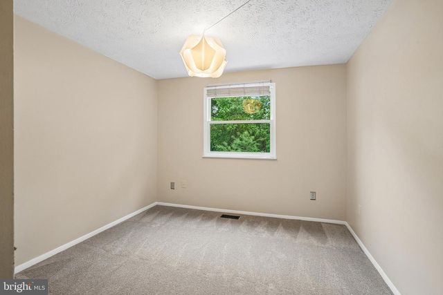 8236 CLAREMONT WOODS DR, Alexandria, VA 22309
