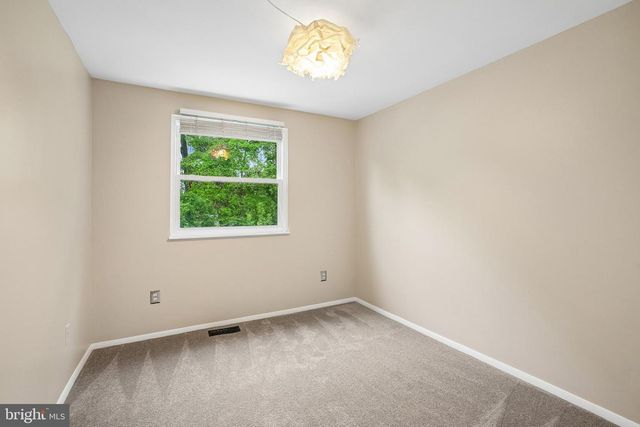 8236 CLAREMONT WOODS DR, Alexandria, VA 22309