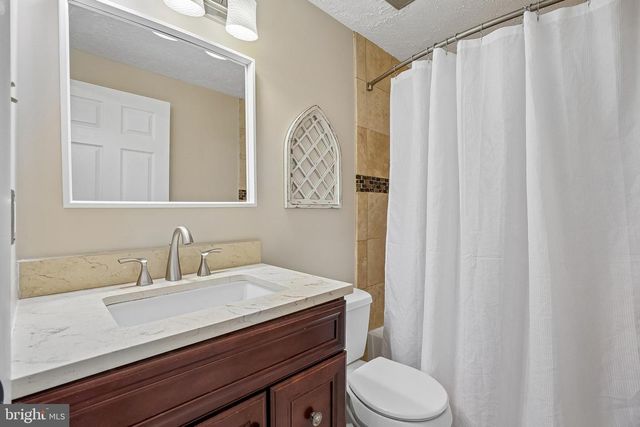 8236 CLAREMONT WOODS DR, Alexandria, VA 22309