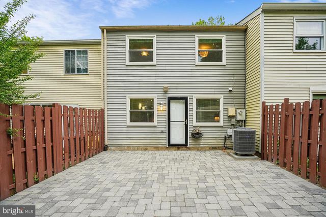 8236 CLAREMONT WOODS DR, Alexandria, VA 22309