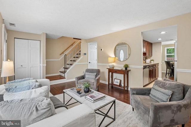 8236 CLAREMONT WOODS DR, Alexandria, VA 22309