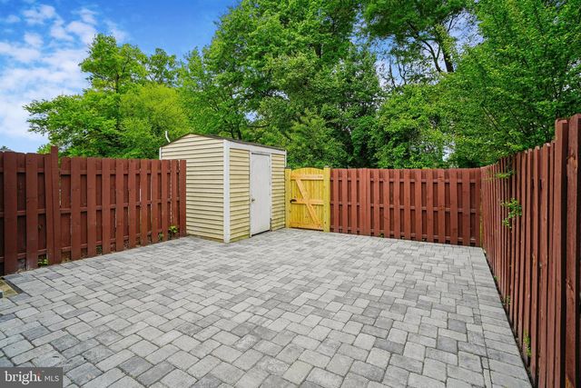 8236 CLAREMONT WOODS DR, Alexandria, VA 22309