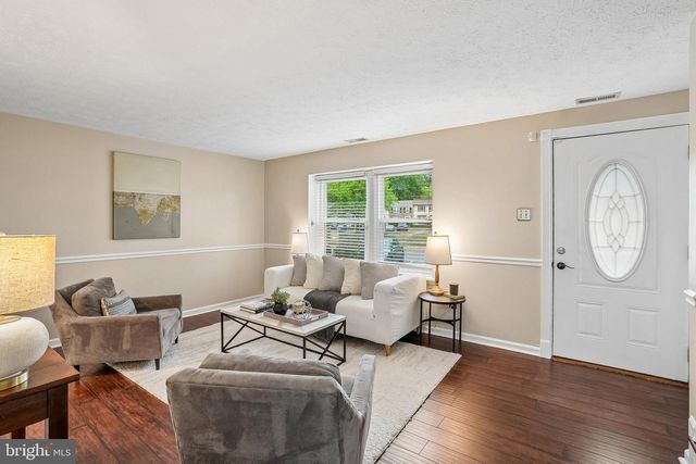 8236 CLAREMONT WOODS DR, Alexandria, VA 22309