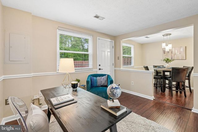 8236 CLAREMONT WOODS DR, Alexandria, VA 22309
