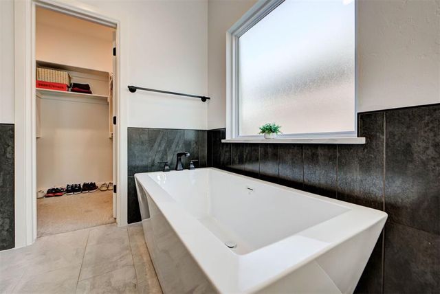 15704 Rockwell Park Lane, Edmond, OK 73013