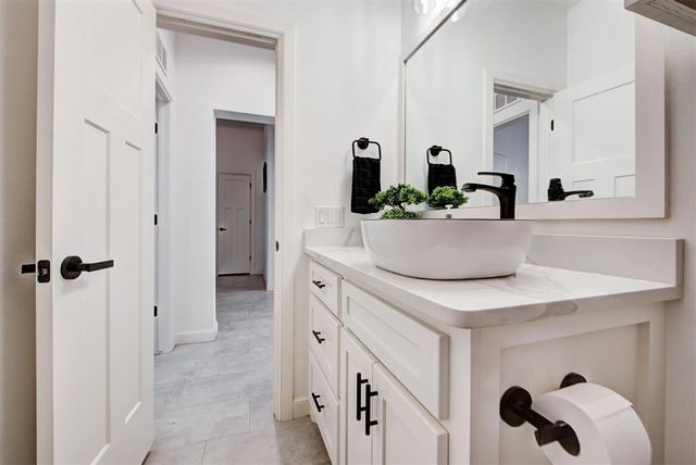 15704 Rockwell Park Lane, Edmond, OK 73013