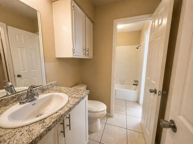 615 Cole Street, Webster, TX 77598