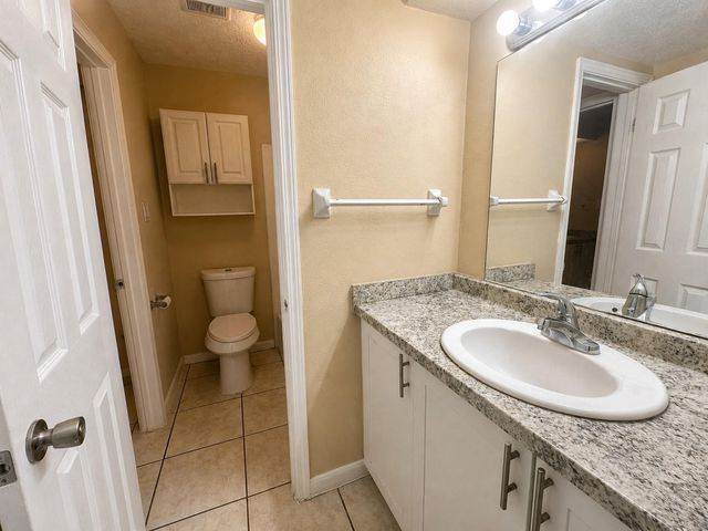 615 Cole Street, Webster, TX 77598