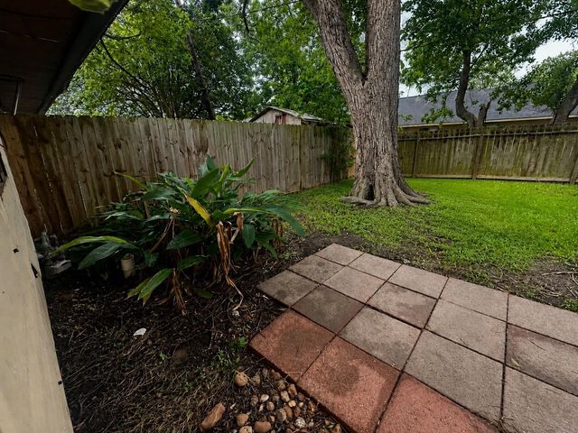 615 Cole Street, Webster, TX 77598