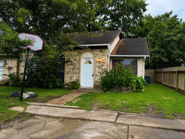 615 Cole Street, Webster, TX 77598