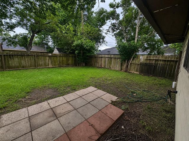 615 Cole Street, Webster, TX 77598