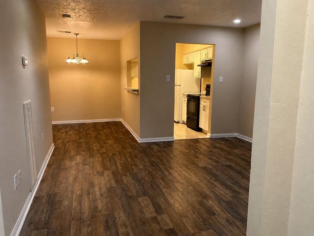 615 Cole Street, Webster, TX 77598