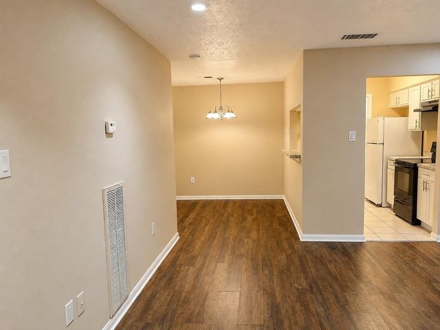 615 Cole Street, Webster, TX 77598