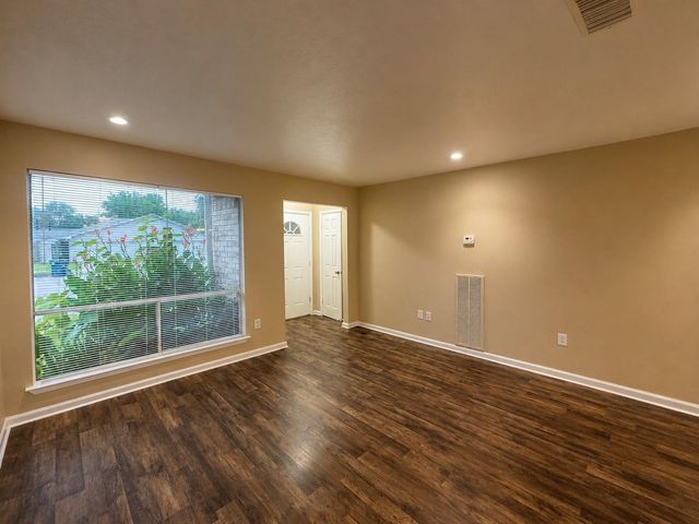 615 Cole Street, Webster, TX 77598