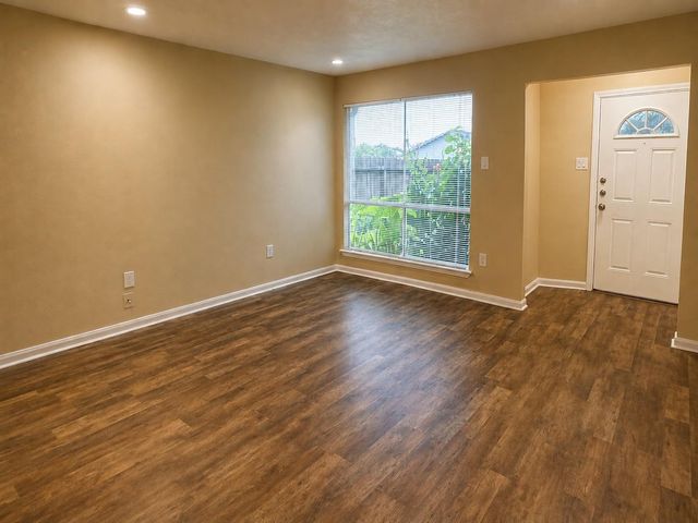 615 Cole Street, Webster, TX 77598