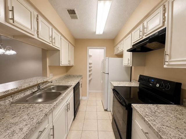 615 Cole Street, Webster, TX 77598