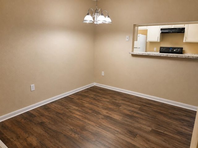 615 Cole Street, Webster, TX 77598