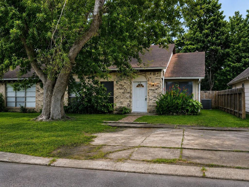 615 Cole Street, Webster, TX 77598