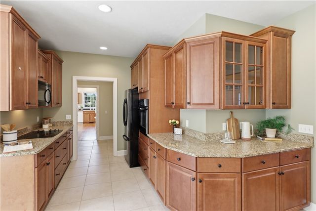 11 Ashland Oaks Circle, Ogden, NY 14559