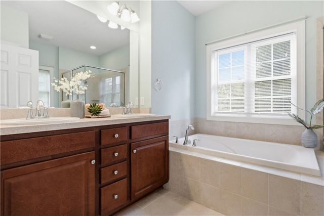 11 Ashland Oaks Circle, Ogden, NY 14559