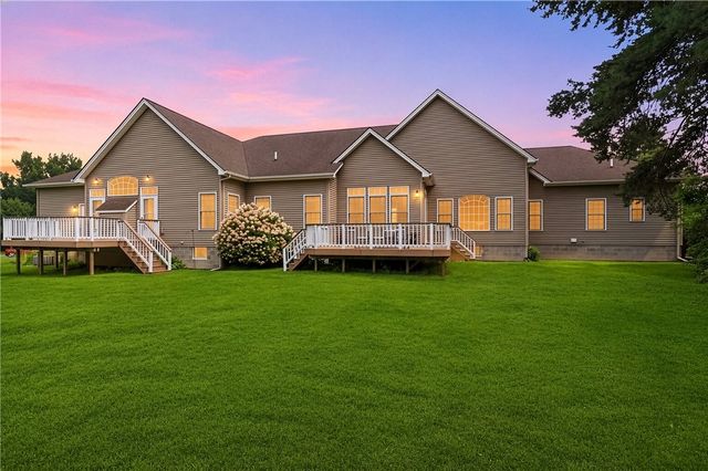 11 Ashland Oaks Circle, Ogden, NY 14559