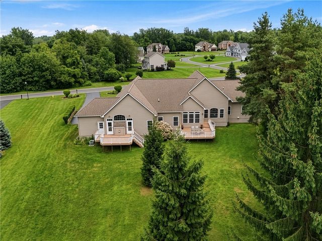 11 Ashland Oaks Circle, Ogden, NY 14559