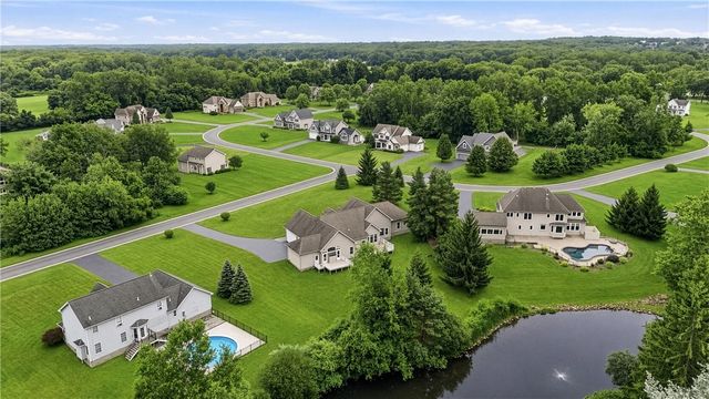 11 Ashland Oaks Circle, Ogden, NY 14559