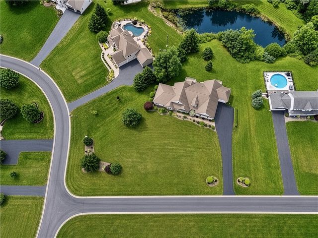 11 Ashland Oaks Circle, Ogden, NY 14559