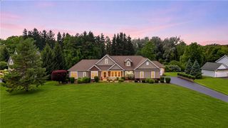 11 Ashland Oaks Circle, Ogden, NY 14559