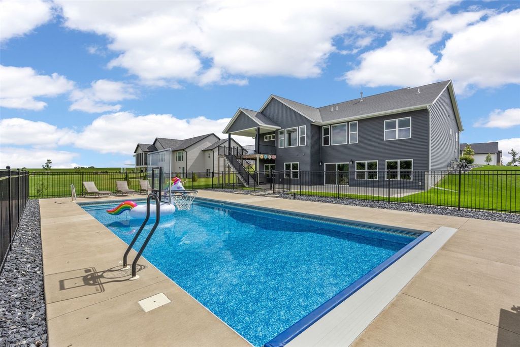 1497 Glen Rock Circle, Marion, IA 52302