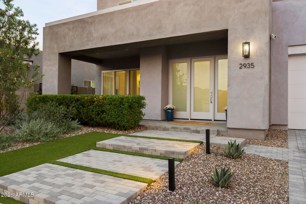 2935 S SANDSTONE Court, Gilbert, AZ 85295 — photo 2