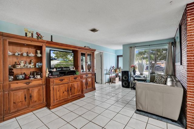 5542 SW 6th Street, Margate, FL 33068